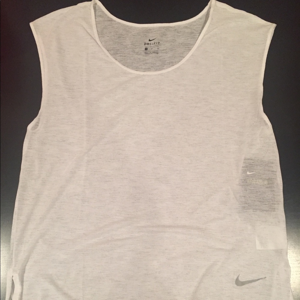 Nike women’s breathe short sleeve top - Picture 8 of 8